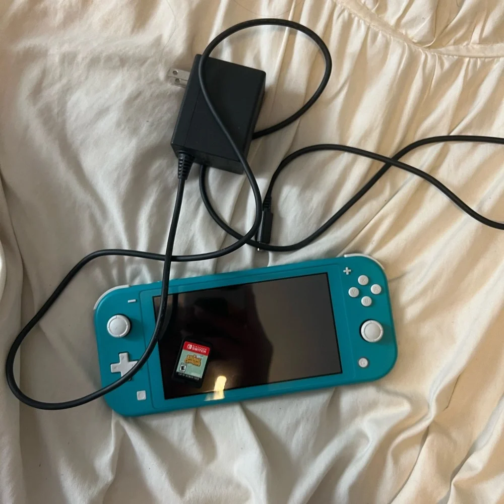 Nintendo Switch Lite + Animal Crossing - Picture 2 of 6